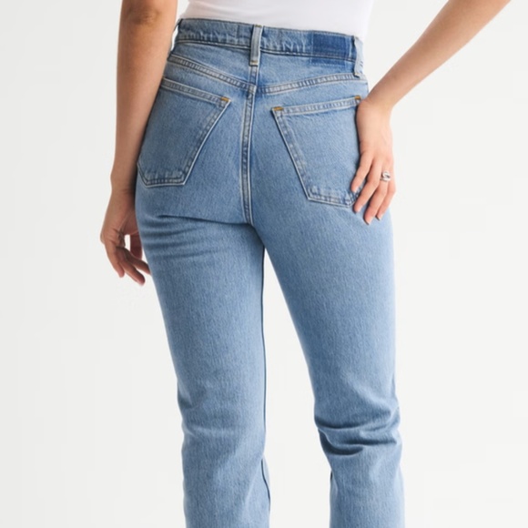 Abercrombie Curve Love Ultra High Rise 90s Straight Jean (Size 25) - Picture 4 of 10